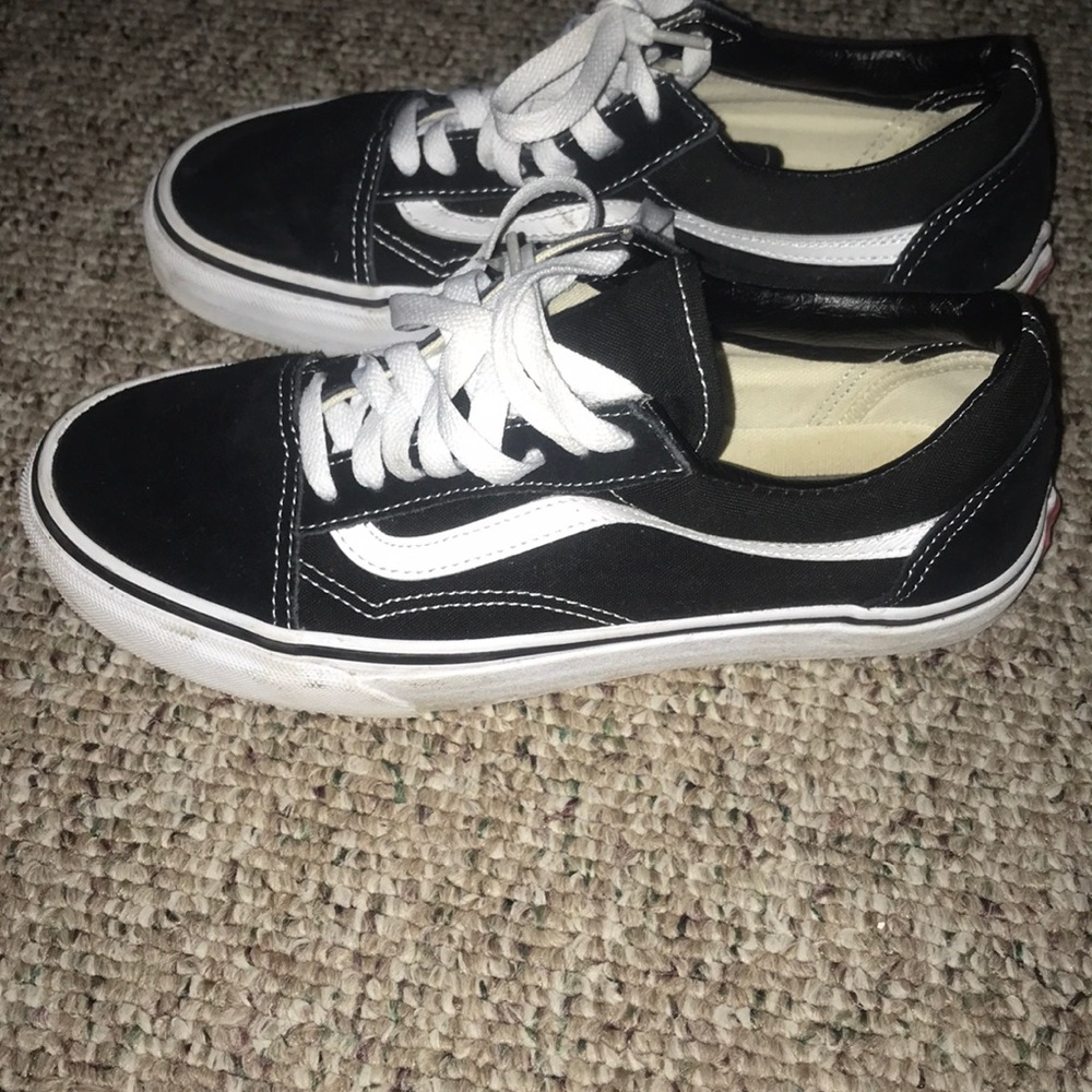 Size 8 vans sneakers, worn twice.